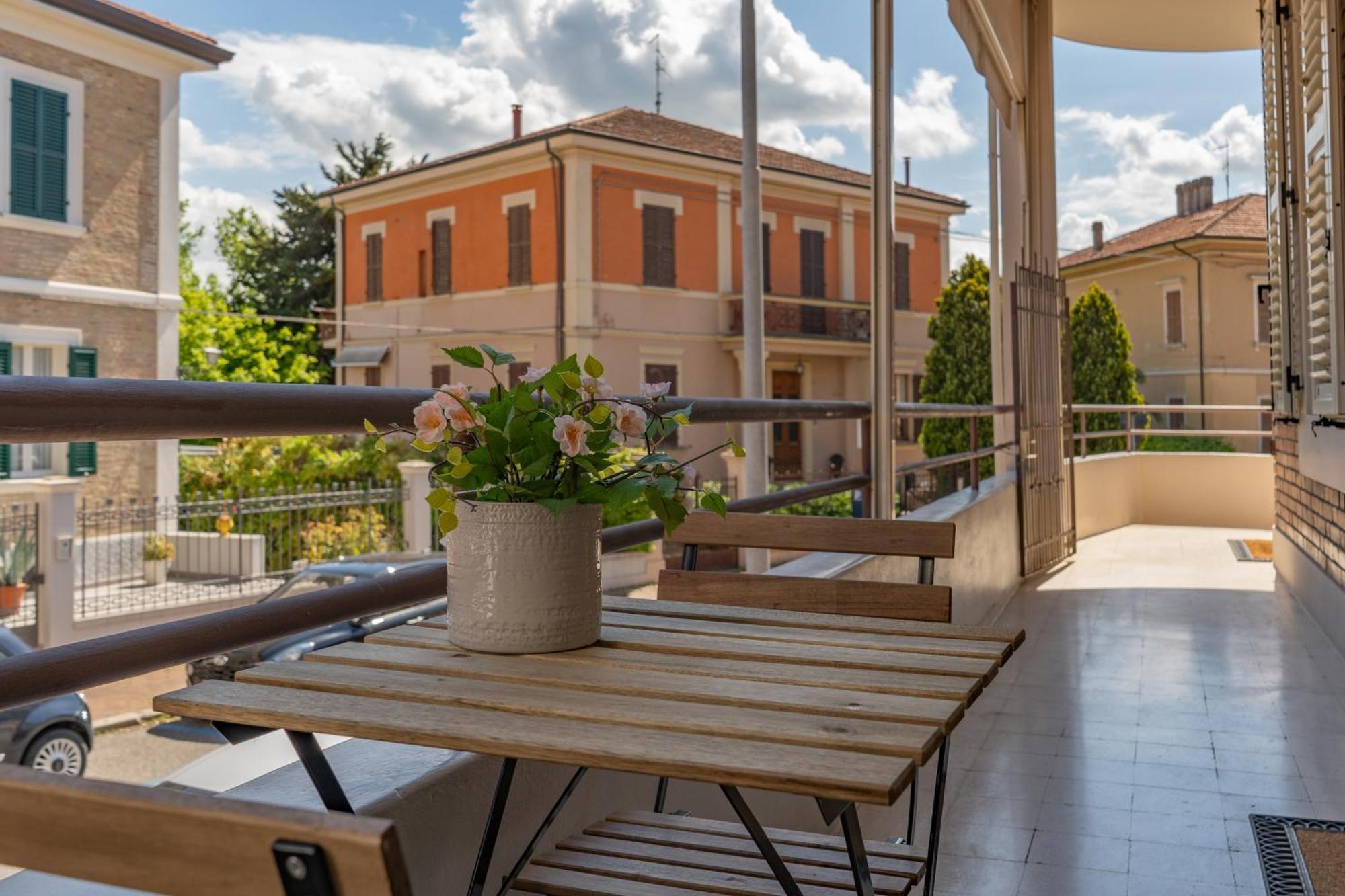 Ferienwohnung L'Esclusivo Carducci 14: Tra Centro Storico E Mare Pesaro Exterior foto